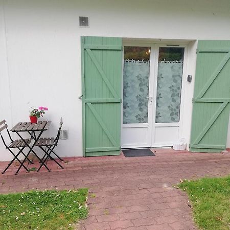 Appartement De Plain Pied Dans La Verdure Yerres Exterior foto
